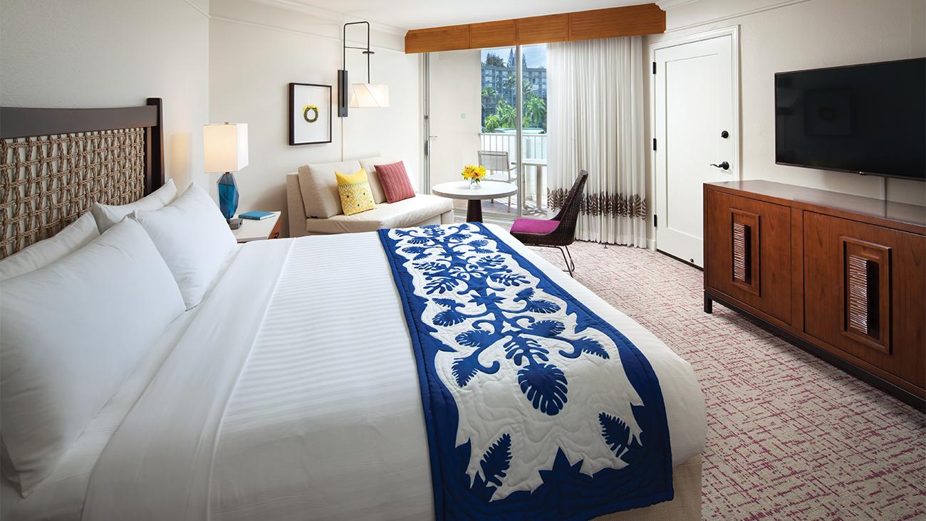 King Bedroom (Guestroom or 2-Bedroom Villa)